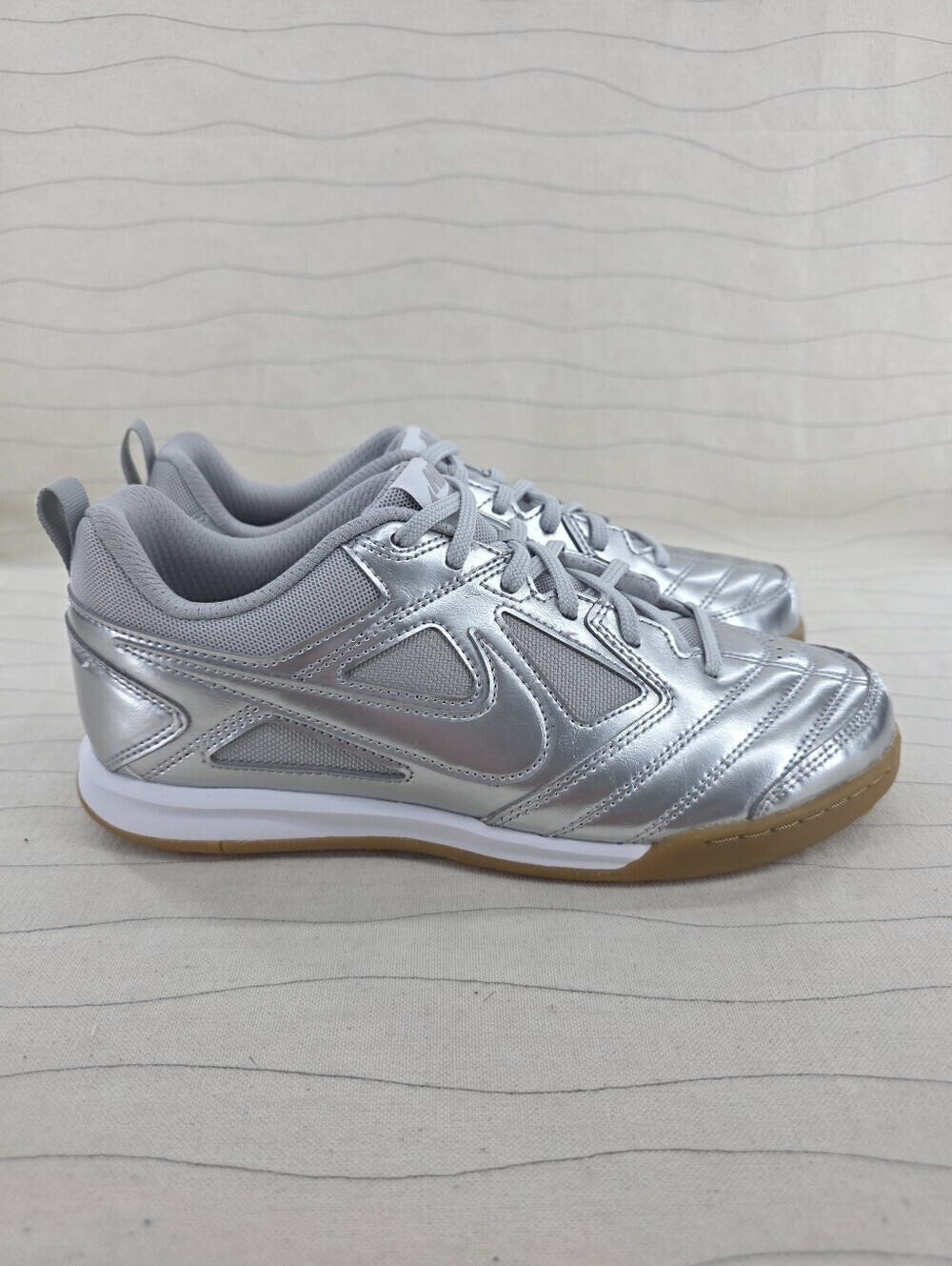 Nike Youth GS Gato LV8 Metallic Silver White Sneakers Shoes II7084-001 Size 5.5Y